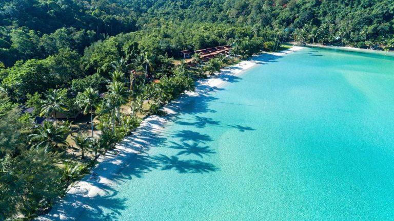Island-hopping in the Ko Chang archipelago